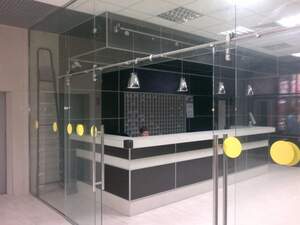 « Поставка под “ключ” изделий из Алюминия и Стекла: Остекление фасадов, Входные группы, Двери, Перегородки, Окна ».