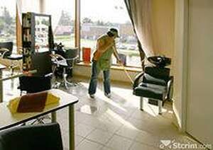 Предоставляем полный комплекс услуг по мойке окон, ремонту и благоустройству помещений