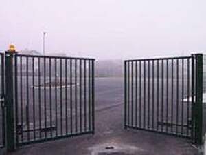 МАЯТНИКОВЫЕ ДВЕРИ.