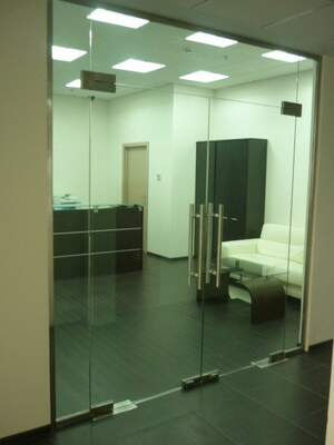 РАЗДВИЖНЫЕ ДВЕРИ С АВТОМАТИЧЕСКИМ ПРИВОДОМ.