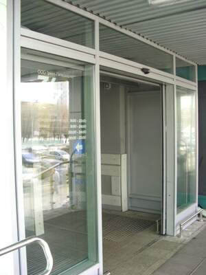 РАЗДВИЖНЫЕ ДВЕРИ С АВТОМАТИЧЕСКИМ ПРИВОДОМ.