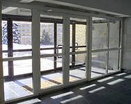 ДВЕРИ ИЗ СТЕКЛА, АЛЮМИНИЯ И ПЛАСТИКА. АЛЮМИНИЕВЫЕ ОКНА.