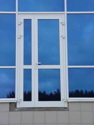 ДВЕРИ ИЗ СТЕКЛА, АЛЮМИНИЯ И ПЛАСТИКА. АЛЮМИНИЕВЫЕ ОКНА.