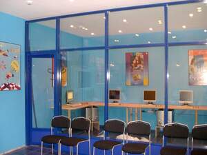 ДВЕРИ ИЗ СТЕКЛА, АЛЮМИНИЯ И ПЛАСТИКА. АЛЮМИНИЕВЫЕ ОКНА.